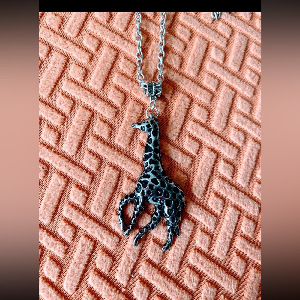 Giraffe pendant necklace